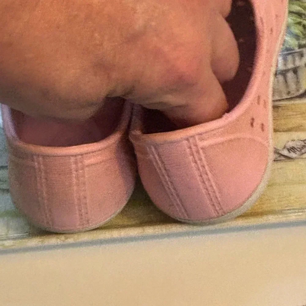 Cat and Jack Water shoes 9